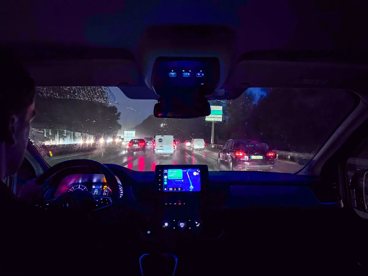 Autoalan superjohtaja kävi Suomessa, eikä säästellyt sanojaan: Tällaiseen tulevaisuuteen autoilijoiden on syytä varautua