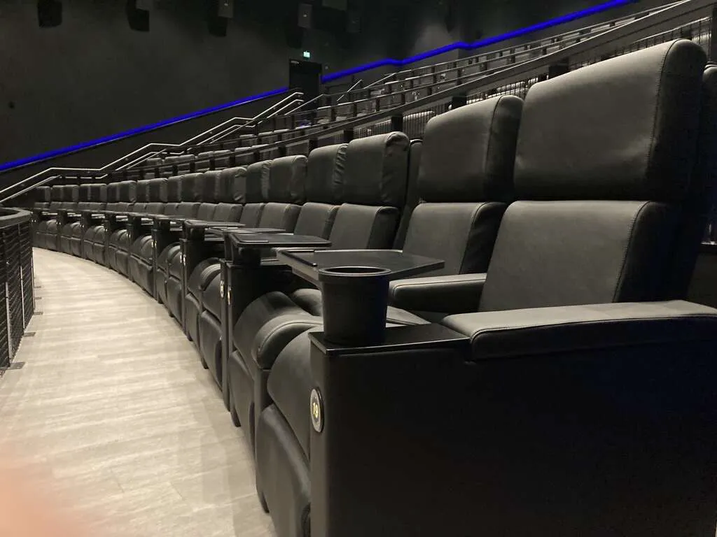 Finnkino avaa pikkupaikkakunnalle luksusluokan leffateatterin, joka on  ensimmäinen laatuaan Pohjoismaissa | Kauppalehti