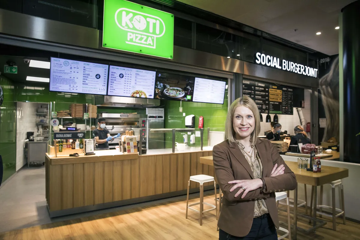 kotipizza-teki-t-ysk-nn-ksen-lihassa-t-h-n-pizzaan-ulkomainen-makkara