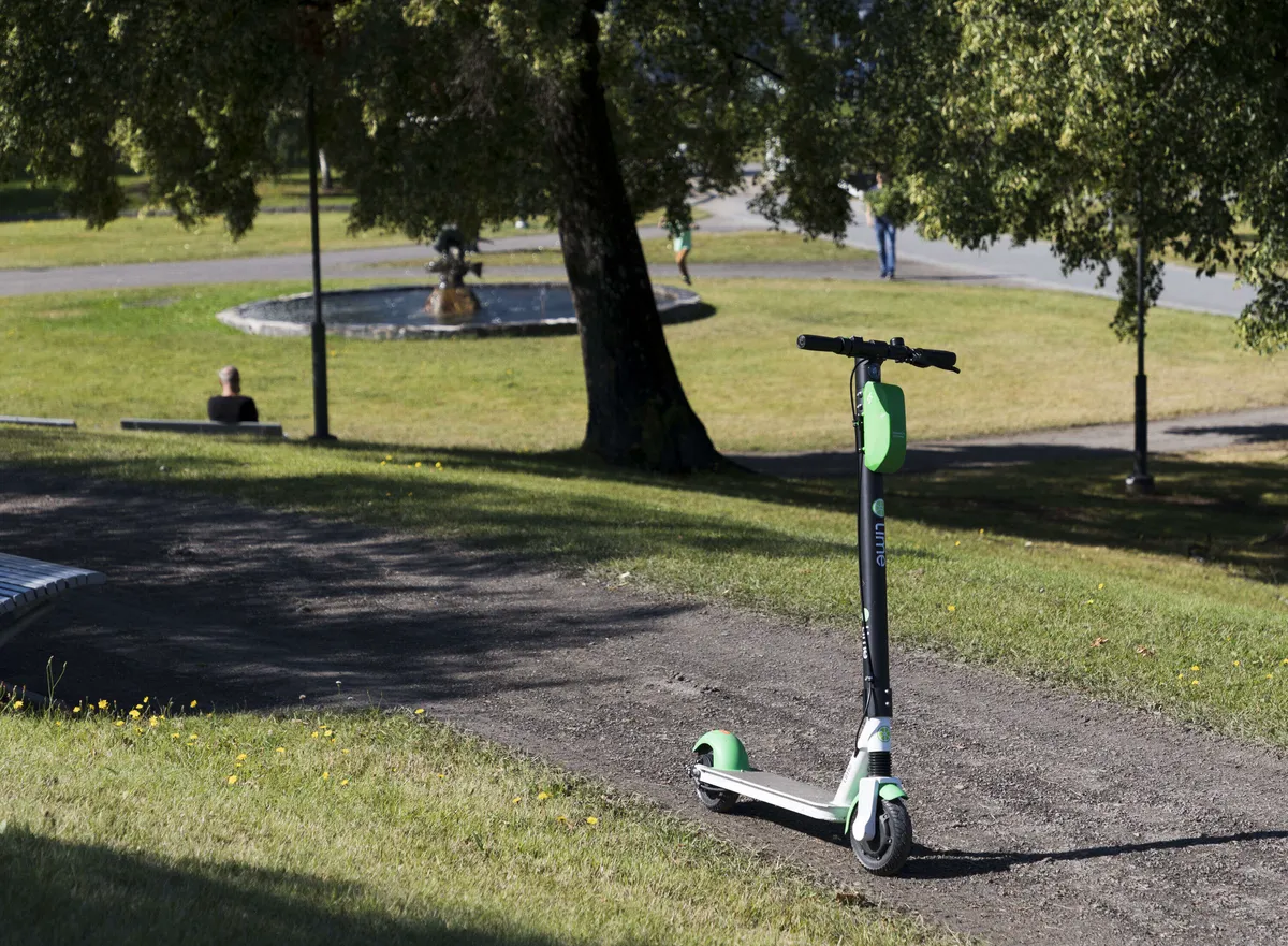 Ei täällä city-pyöriä tarvita, kun saatiin sähköpotkulaudat” -  Sähköpotkulautojen kysyntä yllätti Oulussa | Uusi Suomi