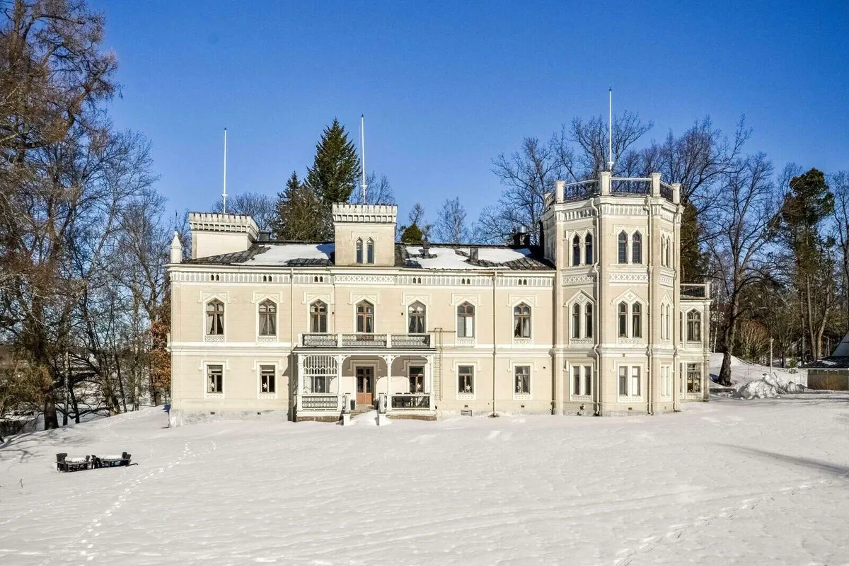 Mieletön linna ilmestyi myyntiin Suomessa: Yli 1100 neliömetriä, hinta  7-numeroinen mutta silti ”aivan hävyttömän halpa” | Tekniikka&Talous