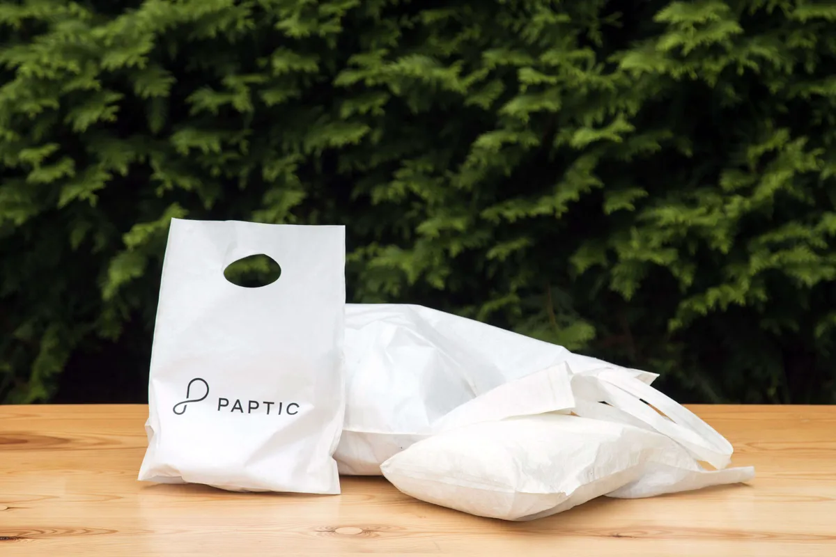 Suomessa kehitettiin sellusta muovin korvaajaksi joustava  pakkausmateriaali, jota viedään jo 35 maahan – mutta suunnitelma omasta  paperikoneesta kuopattiin | Tekniikka&Talous