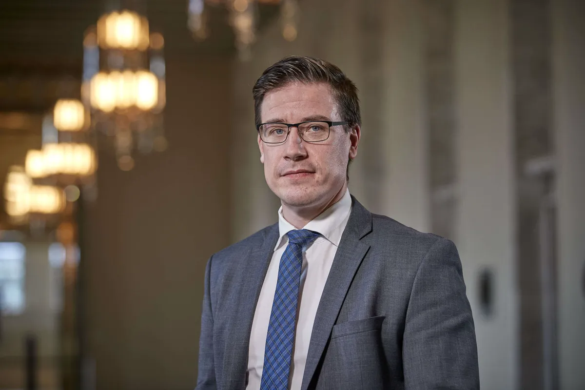 kansanedustaja-hermostui-nopeusrajoitusten-laskemisesta