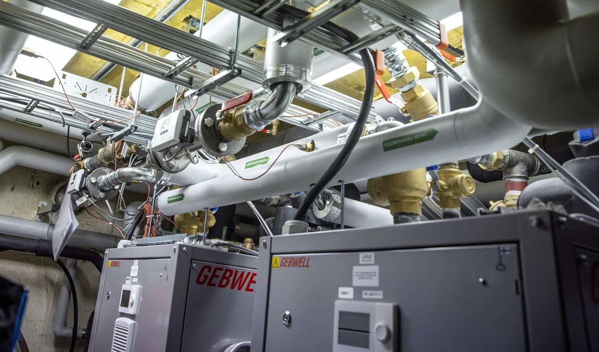 Lämpöpumppujen vaikutus sähköverkkoon yllättää – Tutkija selvittää ratkaisuja