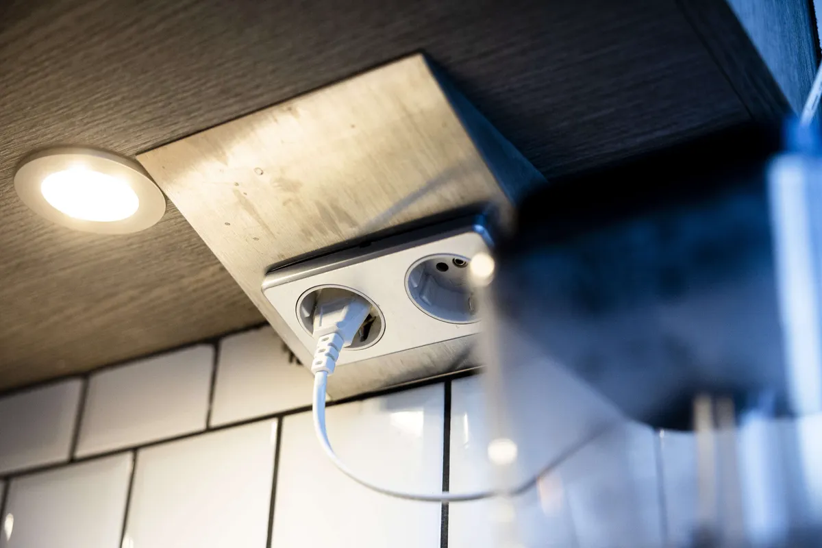 The price of electricity rises on Tuesday morning, but drops close to zero at night