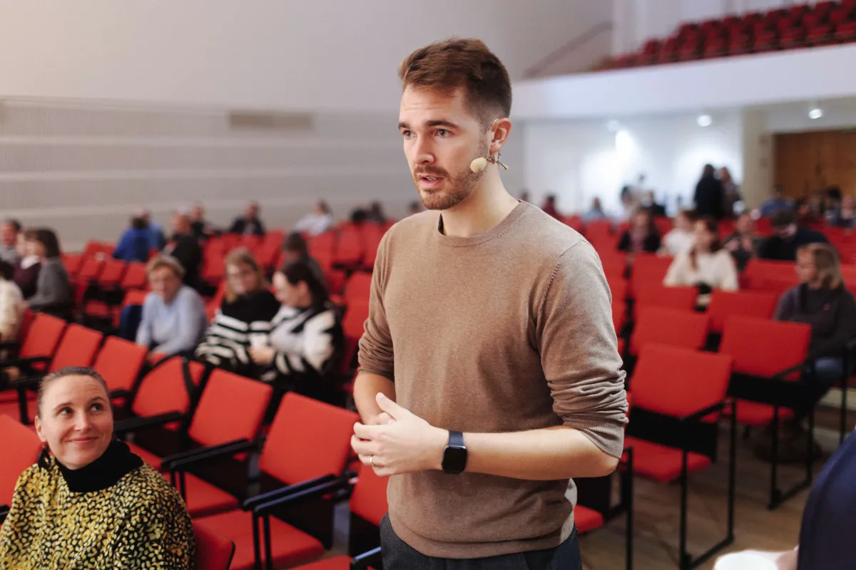 Futuristi, kirjailija Perttu Pölönen puhui yrityksensä liikevaihdon kovaan kasvuun