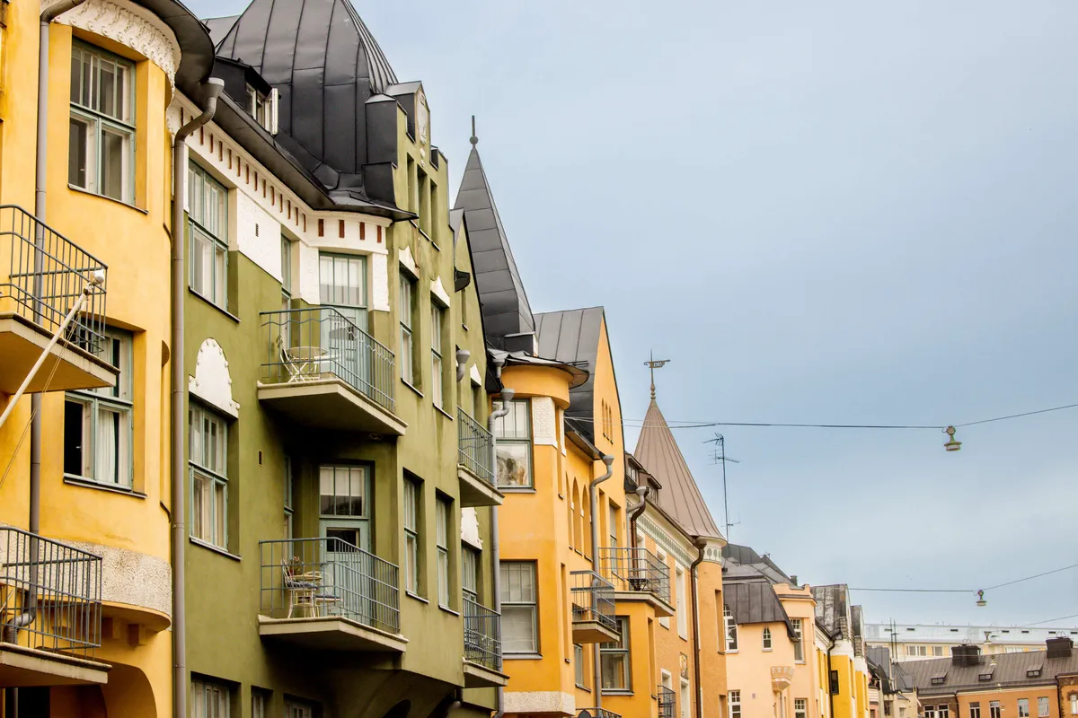 Sota heiluttaa korko-odotuksia – Testaa laskurilla, kuinka muutos voi osua lainaasi