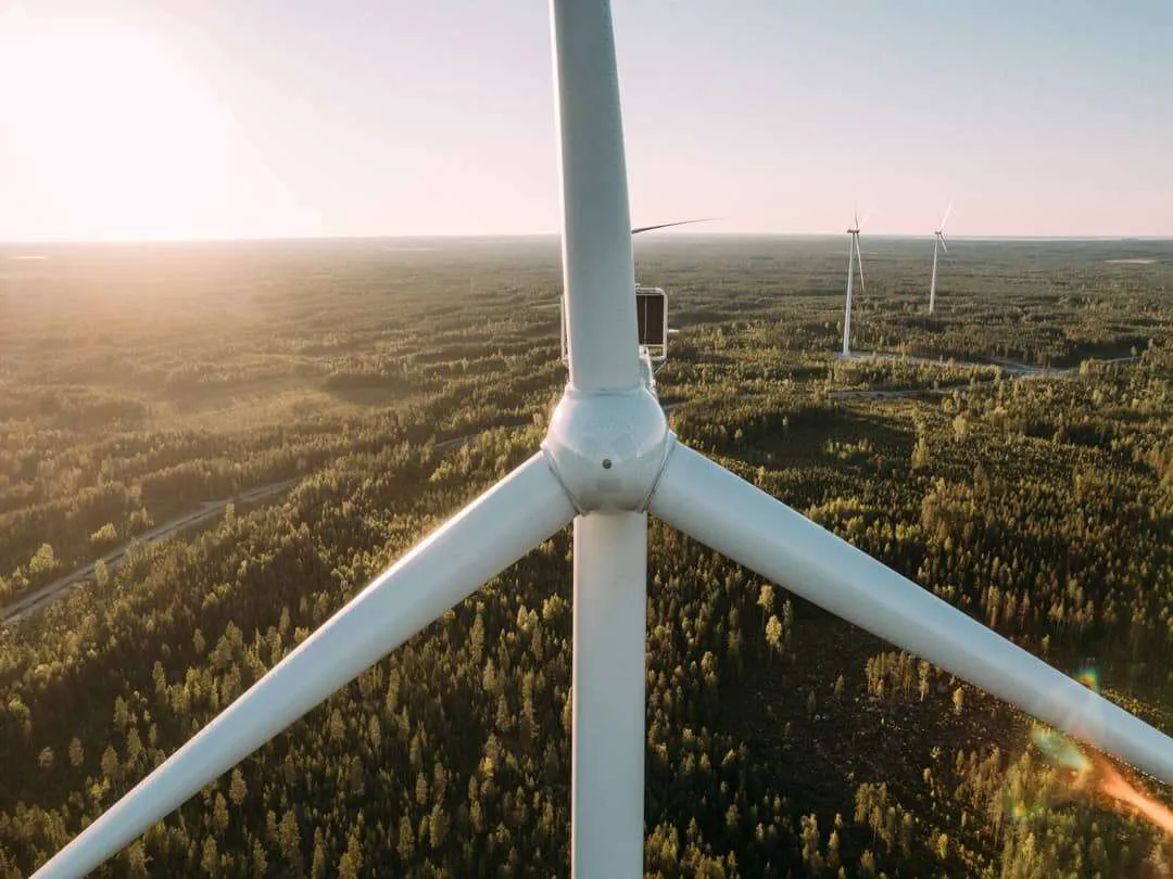 Suomen suurimman tuulivoimapuiston avajaisia vietetään tänään –  Piiparinmäellä tuotetaan sähköä 211 megawatin teholla | Tekniikka&Talous