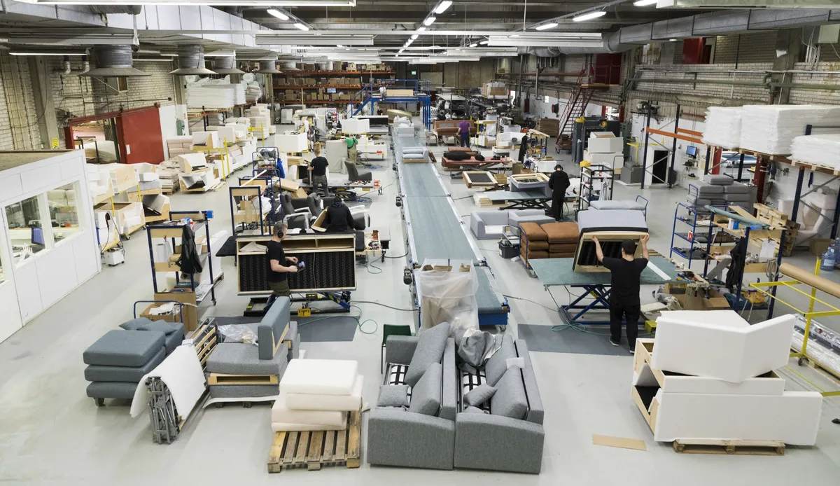 Kolmen tehtaan työllistäjä joutui keskelle huonekaluyritysten kriisiä – toimitusjohtaja kommentoi tulevaisuutta