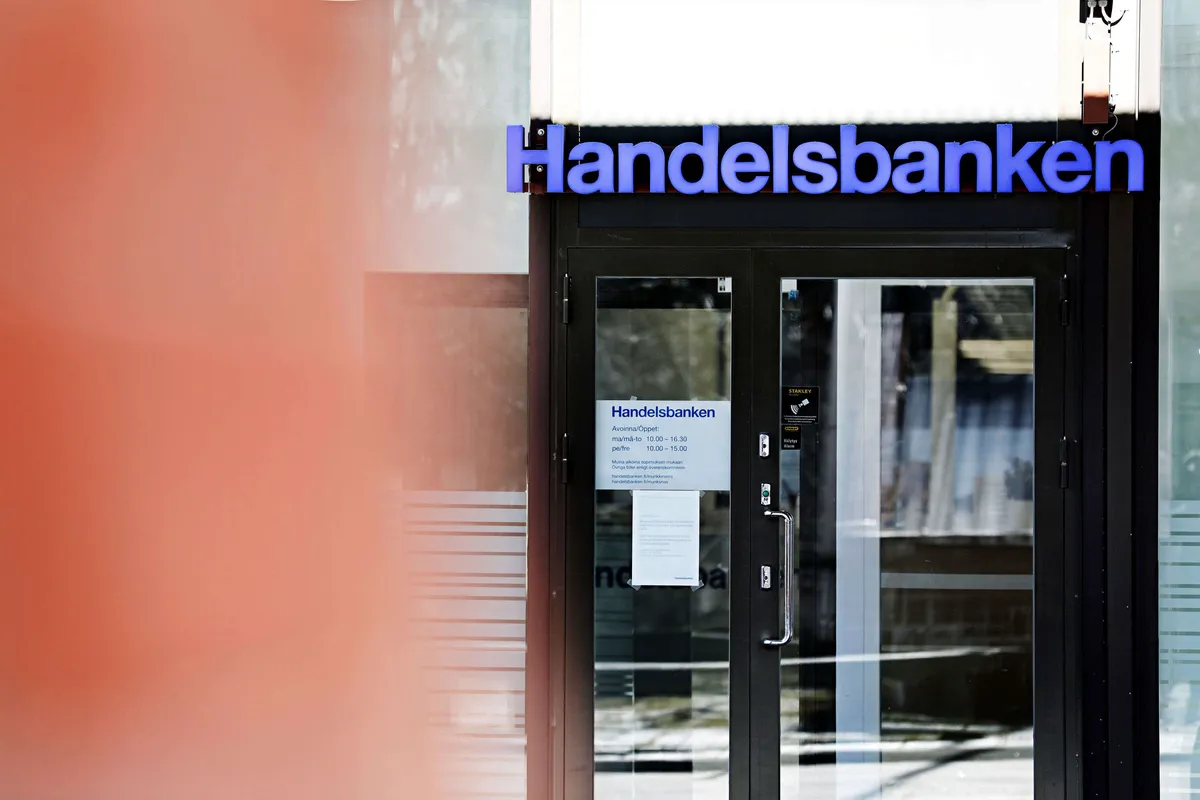 Handelsbanken Suomen myynti ei ole edennyt kolmessa kuukaudessa –  Myynti-ilmoituksen seuraukset näkyvät henkilöstössä: ”Lopettaneita on  joitakin kymmeniä” | Kauppalehti