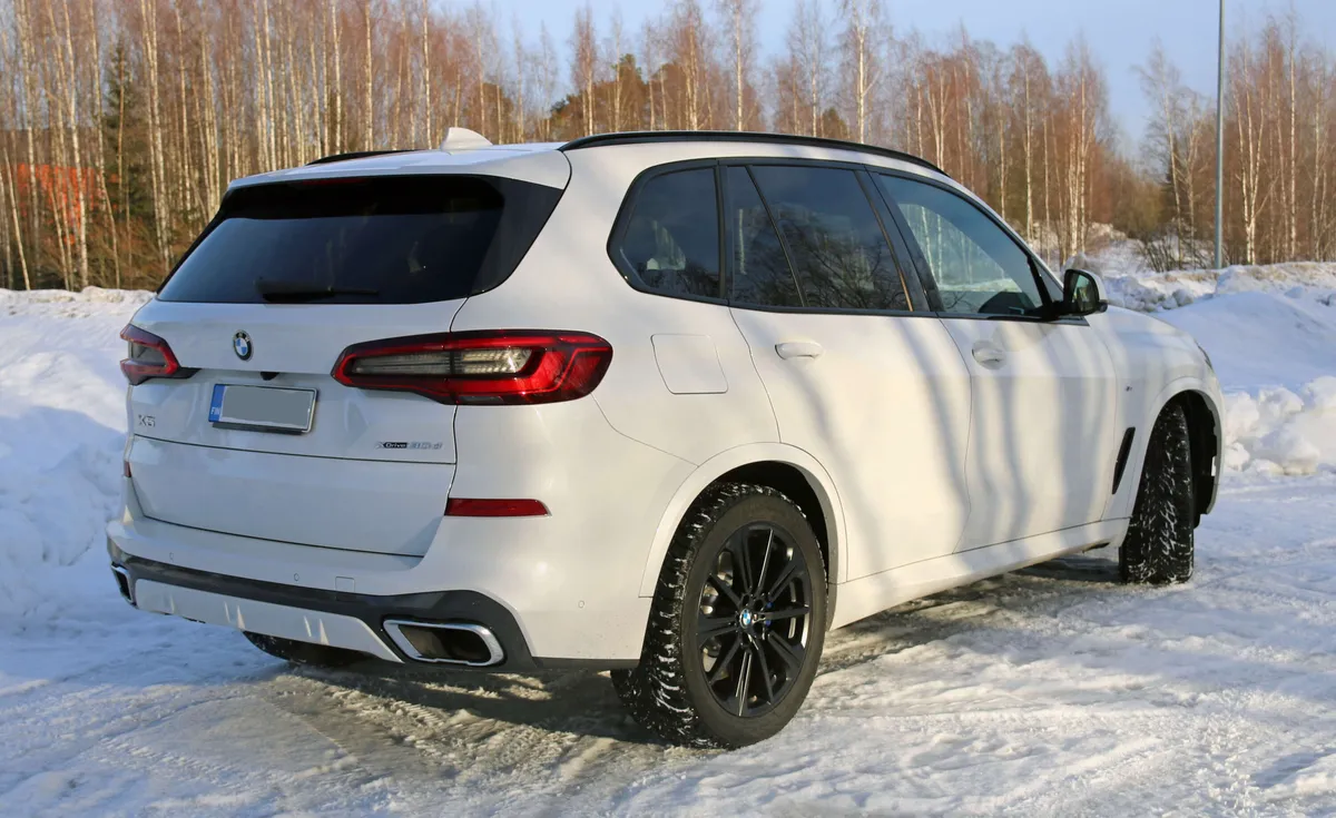 Korjaamo teetti omin päin kalliita korjauksia, joita asiakas ei ollut tilannut – Kuka maksaa?