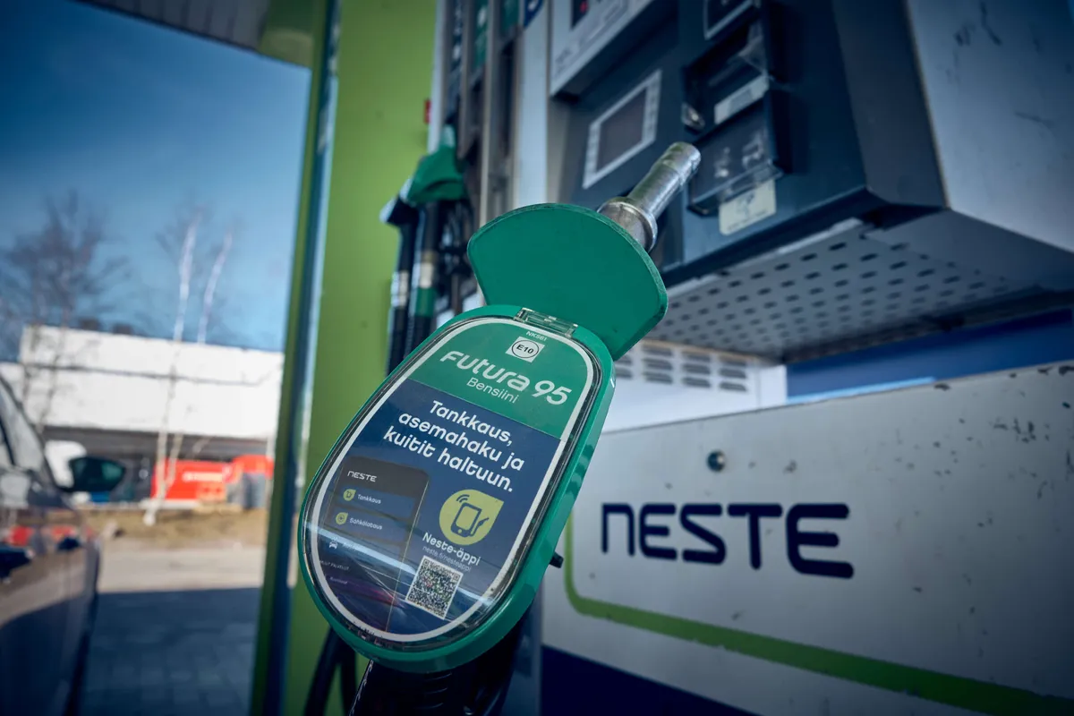 Hyviä uutisia autoilijoille: Bensan hinta voi laskea merkittävästi