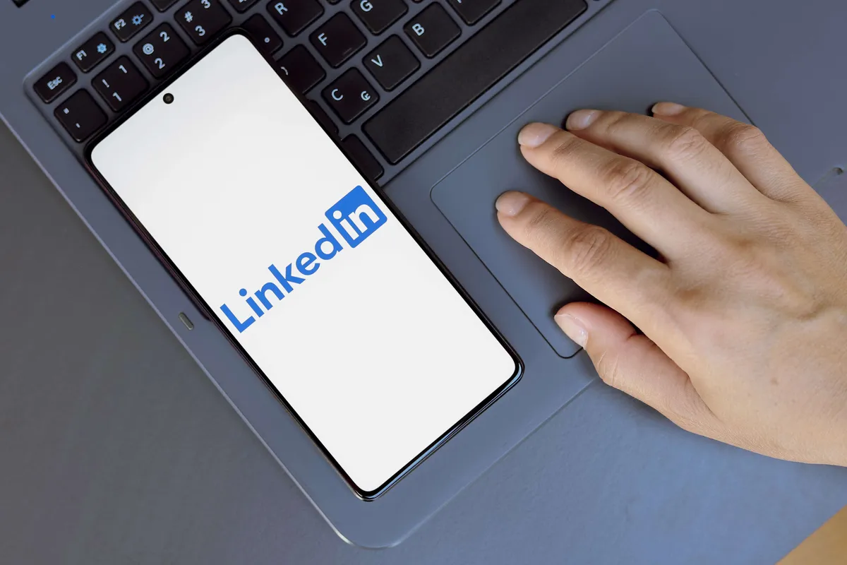 Tekoälymoskasta ilmoittava nappi lisättiin Linkediniin alle kuukausi sitten – Heti huiman suosittu