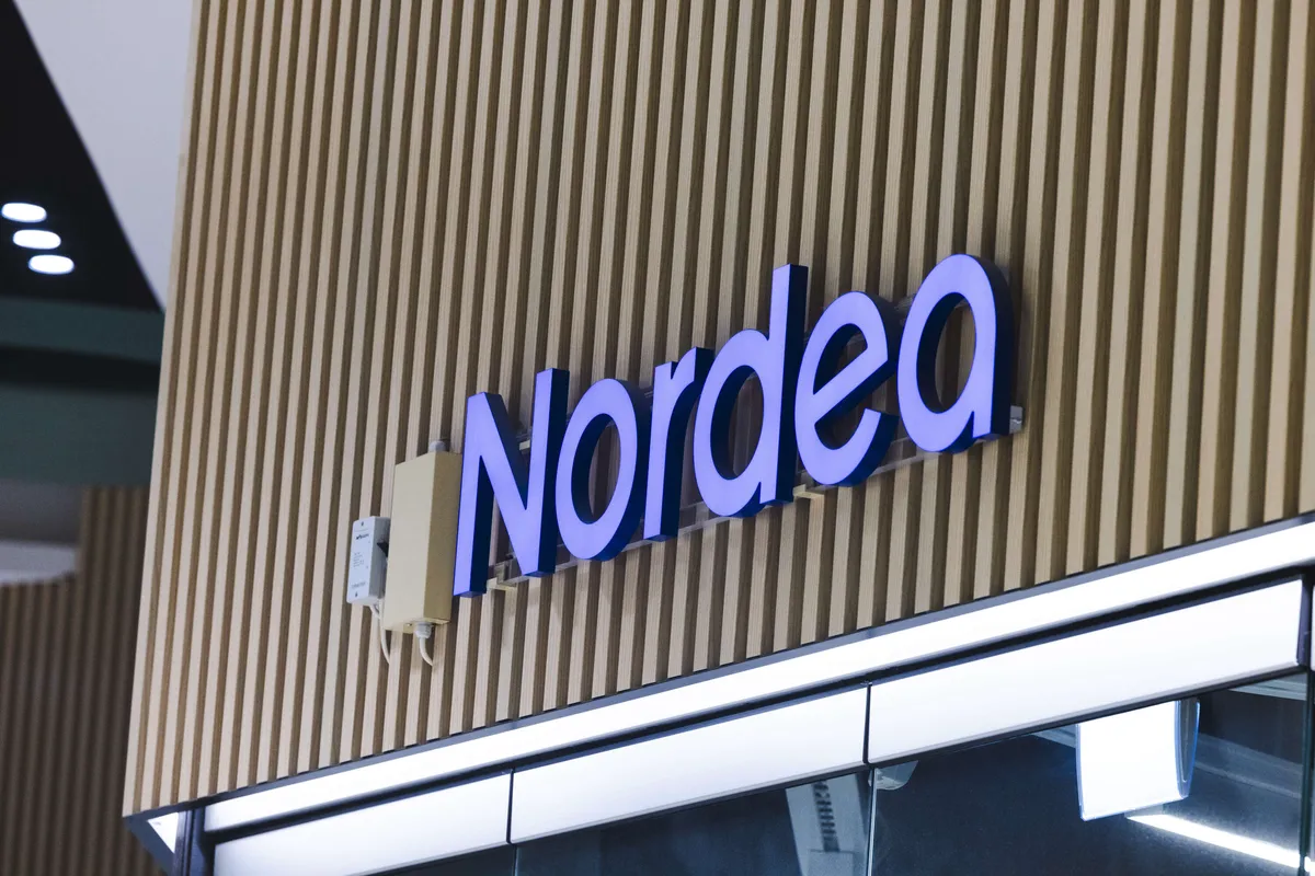 STOCK EXCHANGE: Nordea rises after a stronger-than-expected earnings report, Nokia falls