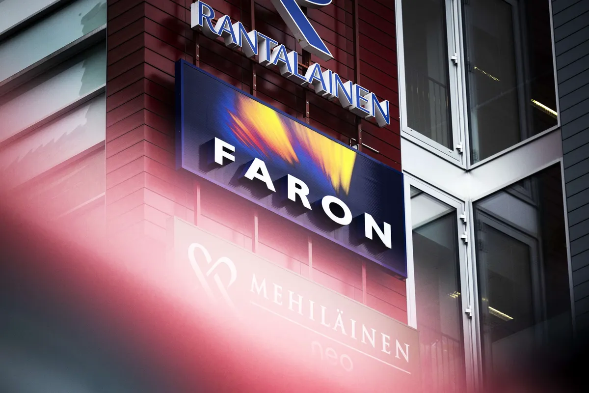 Faronin kurssi romahti, koska rahan lisäksi loppui luottamus