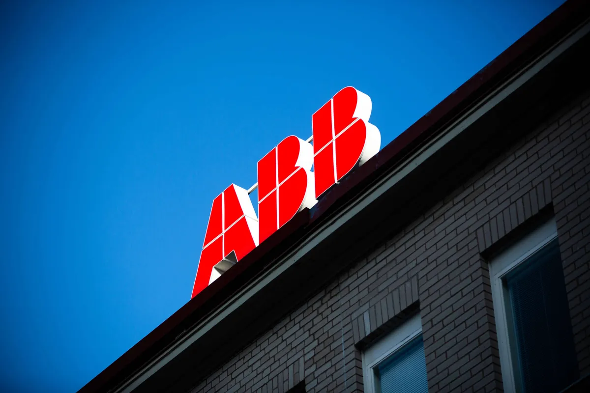 ABB laajentaa yhteistyötään TCS:n kanssa – Tavoitteena globaalin verkkoinfrastruktuurin uudistus