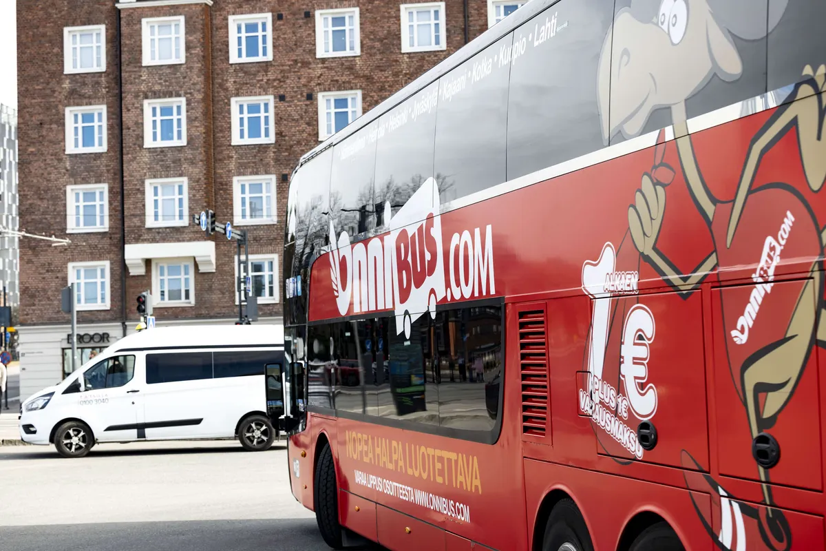 Bussiyhtiön kulut kasvoivat lähes miljoonalla eurolla kuussa – Toimitusjohtaja: ”Todella vakava paikka”
