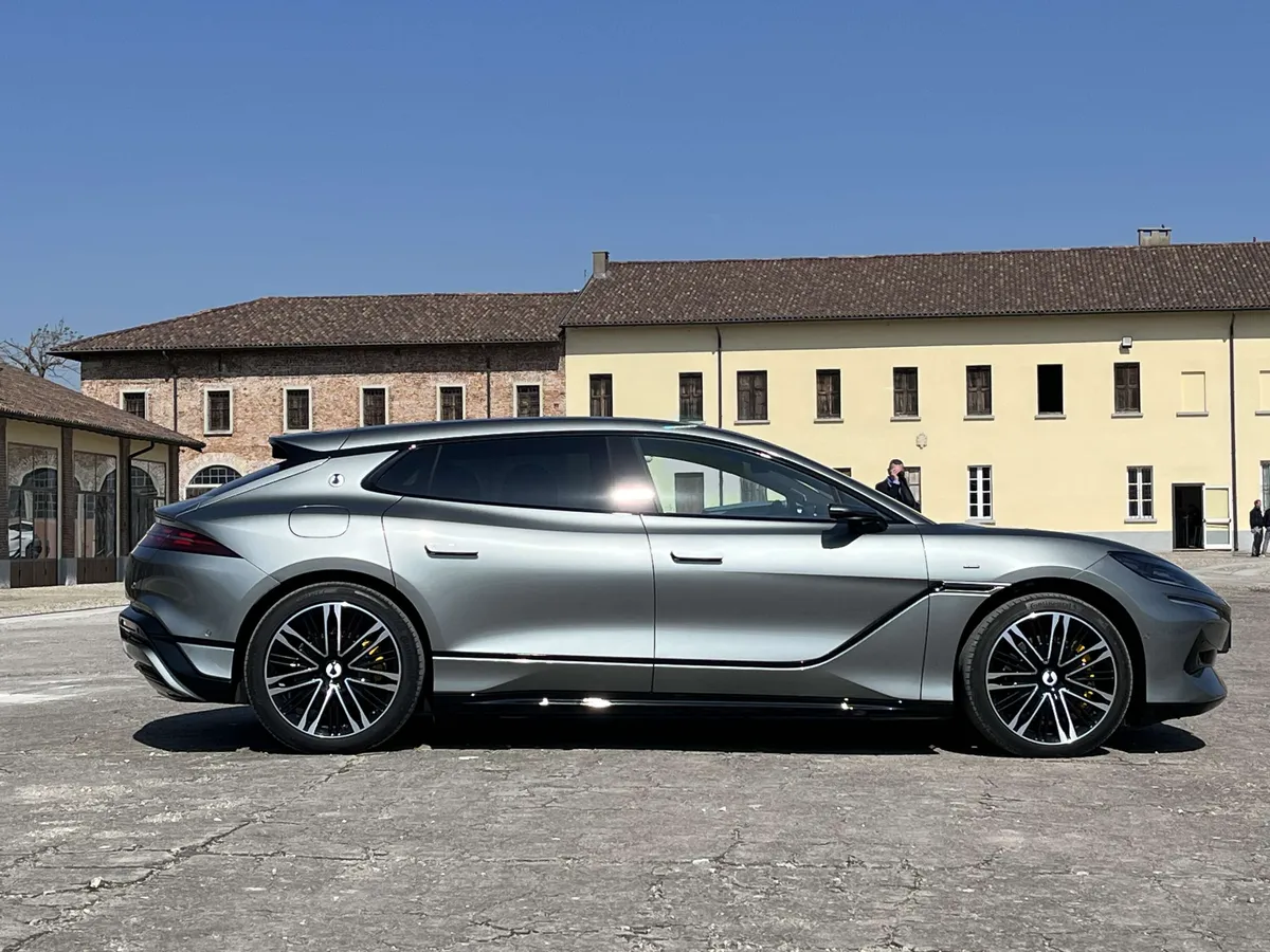 Kiinalainen jätti iskee Euroopan luksusmarkkinoille – Nappasi johtajia suoraan kilpailijoilta