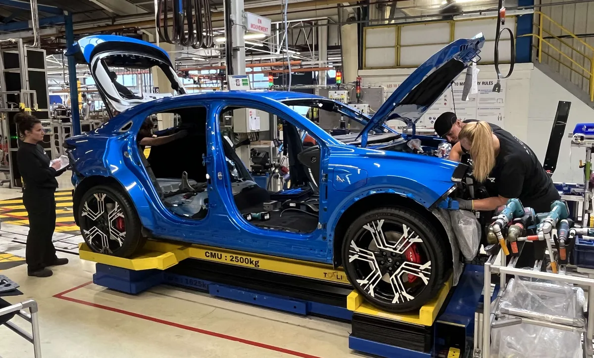 Odotetusta uutuusautosta tulossa karmea floppi – Autoja valmistetaan pian enää 15 päivässä