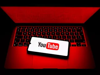 YouTuben emoyhtiö työllistää yli 150 000 ihmistä. Silti aina ei riitä tekijöitä kaikkiin tehtäviin.