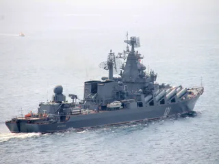 Venäjän Mustanmeren laivaston lippulaiva, ohjusristeilijä Moskva kuvattuna syyskuussa 2014.