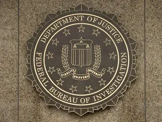 Senaattori Ron Wyden alkoi tutkia FBI:n toimia ilmiantajan ilmoituksen jälkeen.