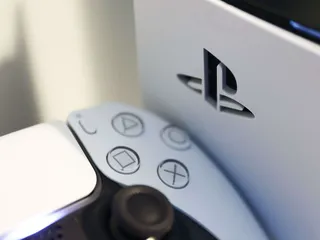 PlayStation 5:n saatavuus oli pitkään heikko, mutta nyt näyttää tavaraa riittävän alennusmyynteihin asti.