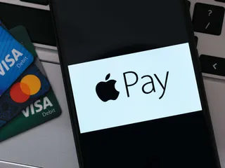 Apple Payllä on voinut maksaa ostoksia jo hyvän aikaa. Pian iPhonella voi myös vastaanottaa korttimaksuja.