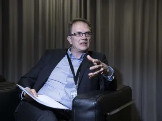Kuntarahoituksen pääekonomisti Timo Vesalan mukaan sodan seuraukset iskevät Suomeen euromaita pahemmin.