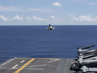 F-35B lähdössä maihinnousutukialus USS Tripolilta elokuussa 2022.