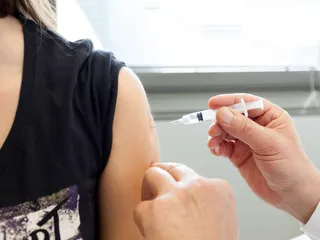 Jos uusi XBB.1.5-rokote saa myyntiluvan, rokotteita odotetaan myös Suomeen saataville influenssarokotusten alkaessa.