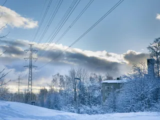 Etelä-Suomessa on ollut melko luminen alkutalvi. Nyt on kuitenkin lauhaa, mikä helpottaa sähköpaineita.