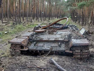 Tuhottu venäläinen panssarivaunu Harkovan alueella Ukrainassa syyskuussa 2022.