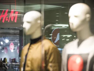 Useimmissa Suomen H&M-myymälöissä vaatteet voi maksaa itsepalvelukassalle.