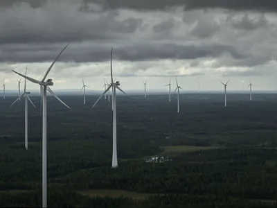 Energiayhtiöt ja sijoittajat suunnittelevat yhä vain enemmän tuulivoimaa Suomeen.