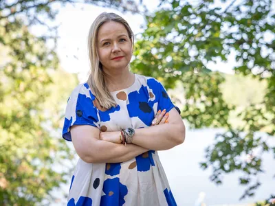 Liisa Holma on yrittäjä, liikkeenjohdon konsultointia tarjoavan Un/known-yrityksen toimitusjohtaja sekä yksi työelämäaiheisen Lähtijät-podcastin juontajista.