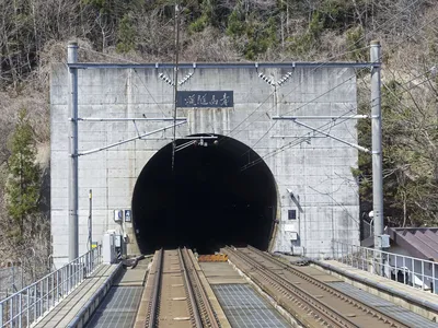 Maailman pisimmän vedenalaisen tunnelin rakentaminen ei onnistunut suunnitellussa aikataulussa.
