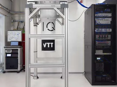 Suomen ensimmäinen kvanttitietokone Helmi VTT:n ja Aalto-yliopiston yhteisessä kansallisessa tutkimusinfrastruktuurissa Micronovassa, Espoossa.