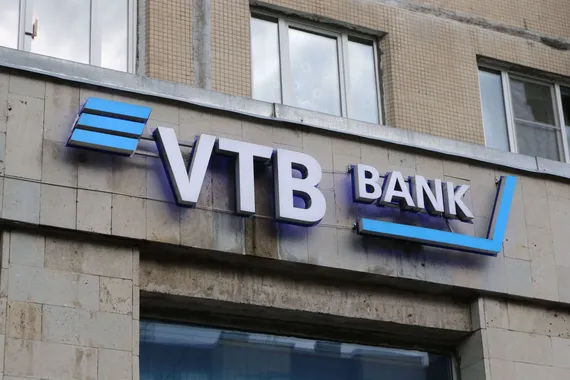 Venäläinen VTB-pankki joutui ”historian suurimman” verkkohyökkäyksen kohteeksi – mukana myös venäläisiä osoitteita