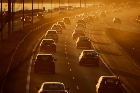 Suomen autokanta uusiutuu niin hitaasti, että päästötavoitte