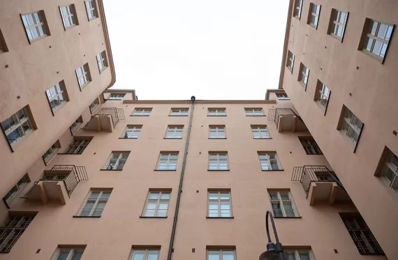 Menetetty sukupolvi maksaa nyt kovaa hintaa 2010-luvun nollakoroista: ”He ovat saattaneet ottaa takkiin aika pahasti”