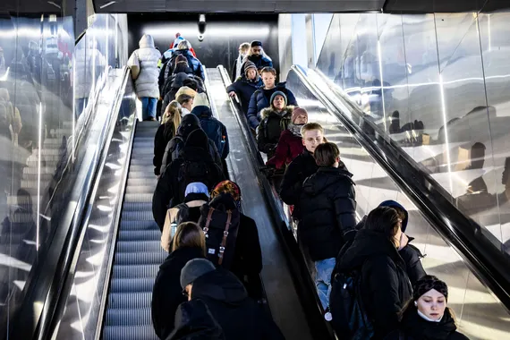 Satojatuhansia suomalaisia uhkaa pian ikävä tilanne – Asiantuntija varoittaa eläkesäästäjiä uudesta ansasta
