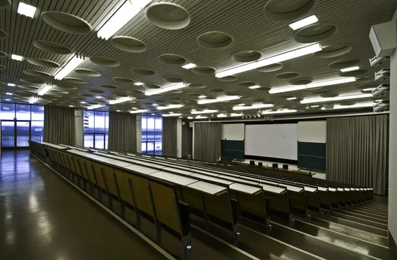 It-alan koulutuksien hakijamäärä romahti Suomen yhteishaussa: –32 %, kahdessa vuodessa yli –50 %