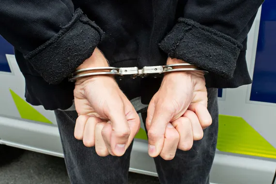 Miksi poliisi ei puutu somehuijauksiin, joissa hyödynnetään julkkisten kasvoja? Tässä on vastaus