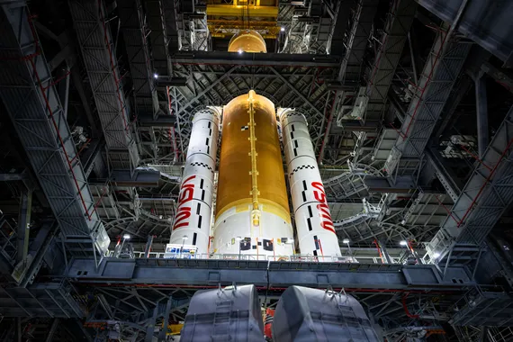 Elon Musk ei ehkä viekään ihmistä kuuhun – ”On jäänyt jälkeen”