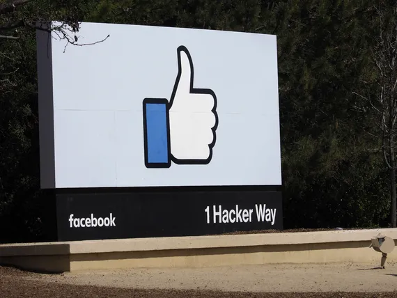 Karmea yllätys – Yle: Marjan kaikki kuvat puhelimesta päätyivät yllättäen Facebookiin