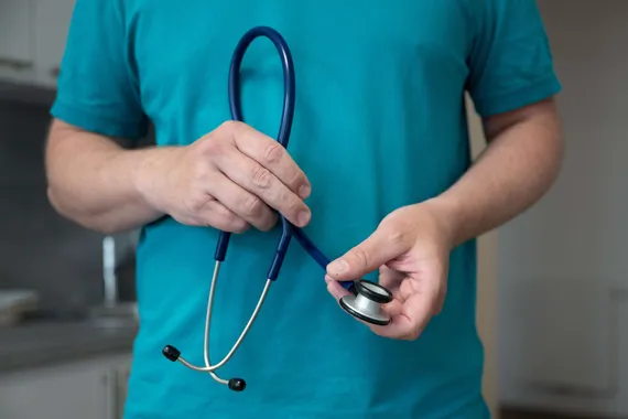 Monilla miljoonatulot – Selvitimme Suomen 100 suurituloisinta lääkäriä, katso lista