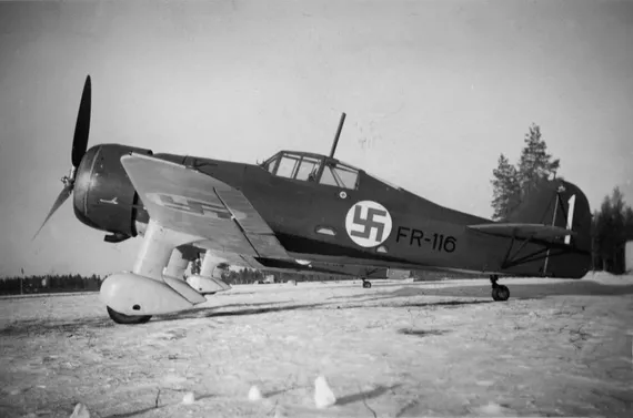 Ilmavoimien Fokker-hävittäjä syöksyi järveen Orivedellä – Sukeltajat nostivat koneen tähtimoottorin pohjasta liki 84 vuoden jälkeen