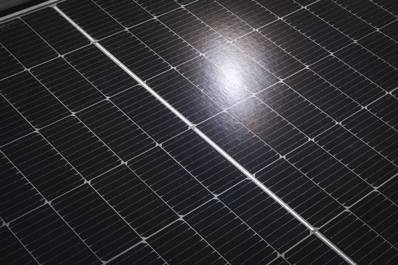 Reuters: Kiinalaisista aurinkosähkön laitteista löytyi salaista tekniikkaa – "Sähköverkon fyysinen tuhoaminen on rakennettu sisään"