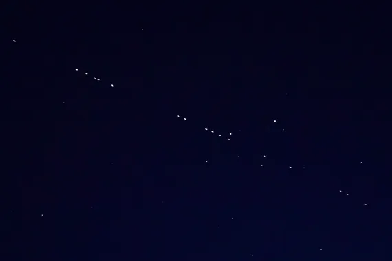 Jono mystisiä valoja ilmestyi Suomen taivaalle